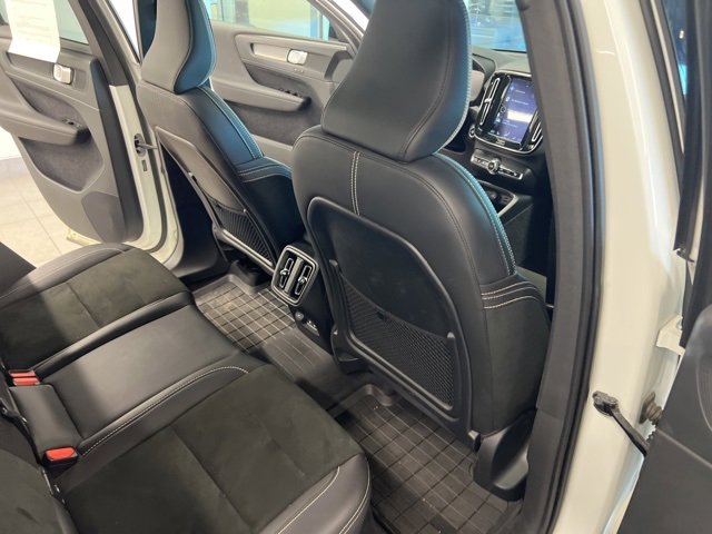 Used 2021 Volvo XC40 T5 R-Design w/ Protection Package Premier image 21