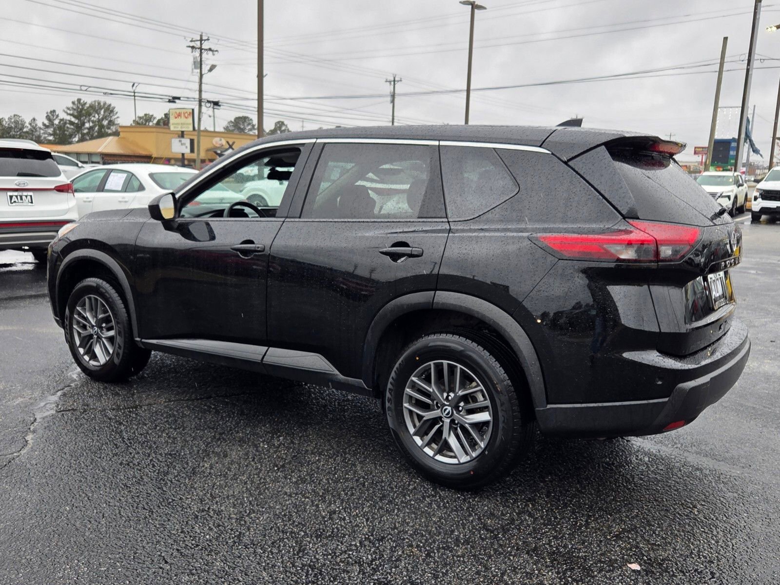 Used 2024 Nissan Rogue S image 9