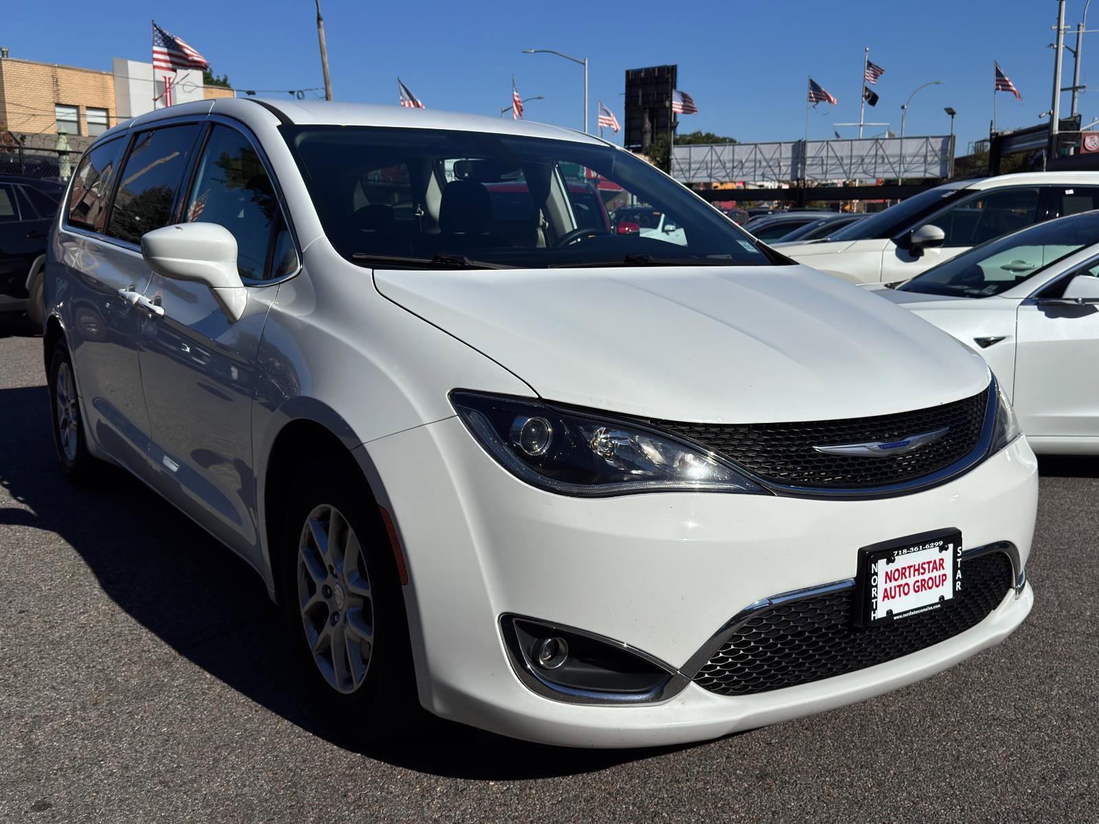 Used 2020 Chrysler Pacifica Touring image 3