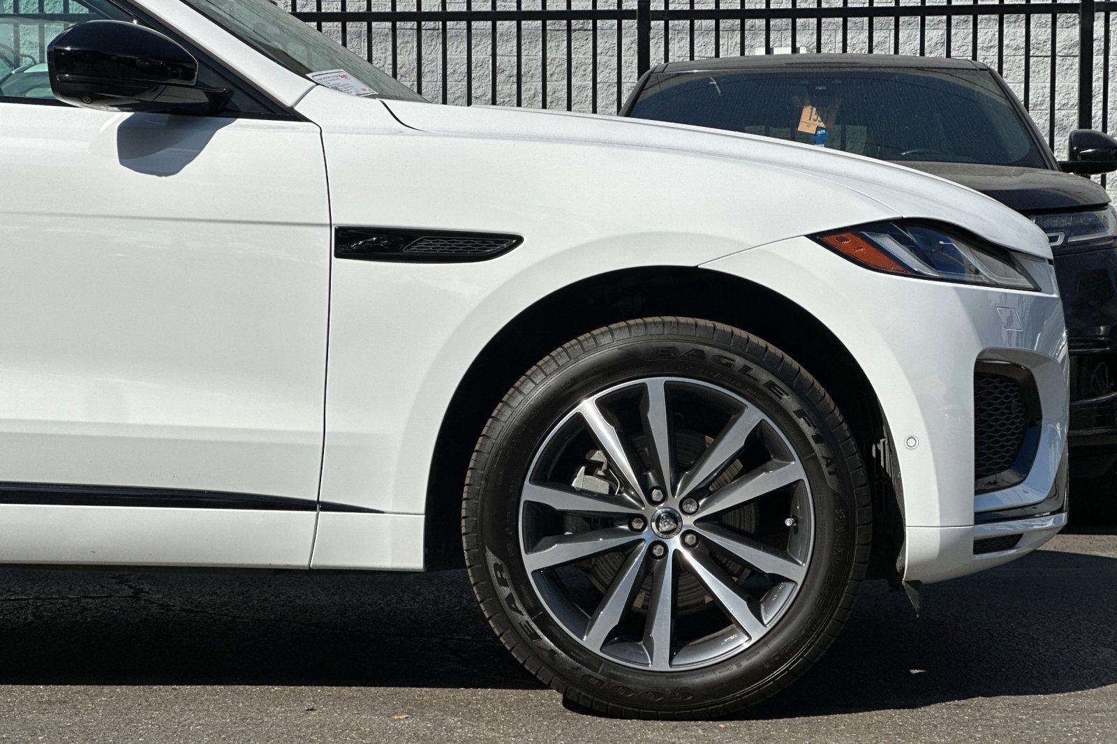 Used 2025 Jaguar F-PACE R-Dynamic S image 36