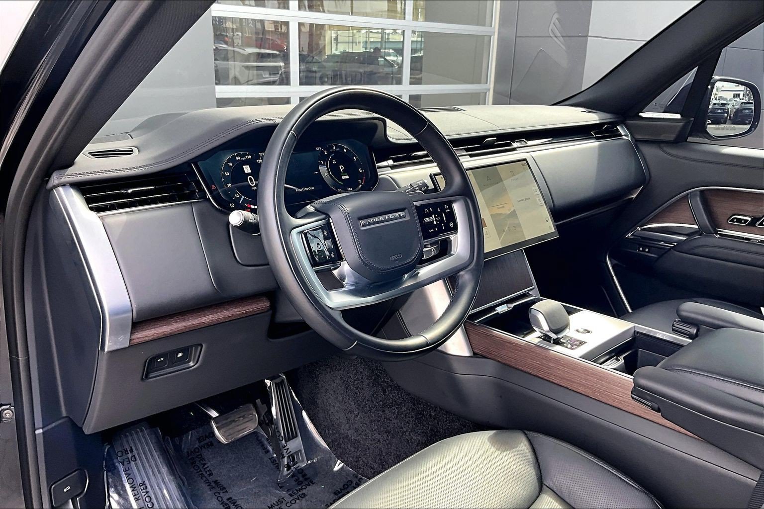 Used 2025 Land Rover Range Rover SE AWD/4WD image 13