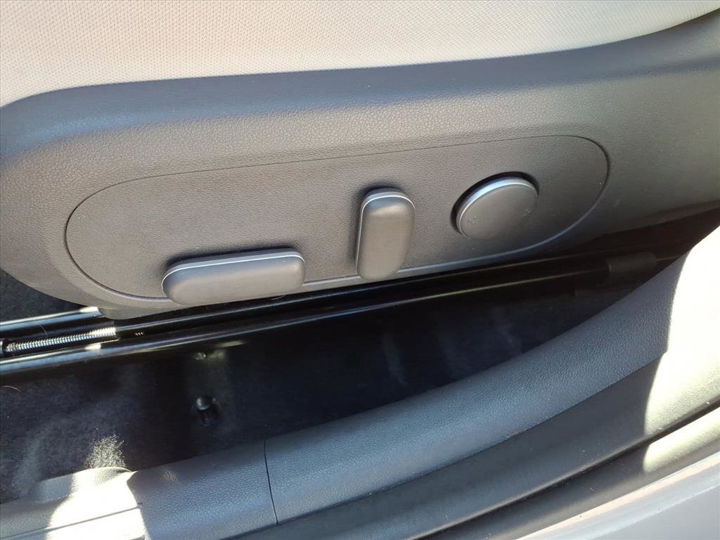 Certified 2025 Hyundai Kona SEL image 9