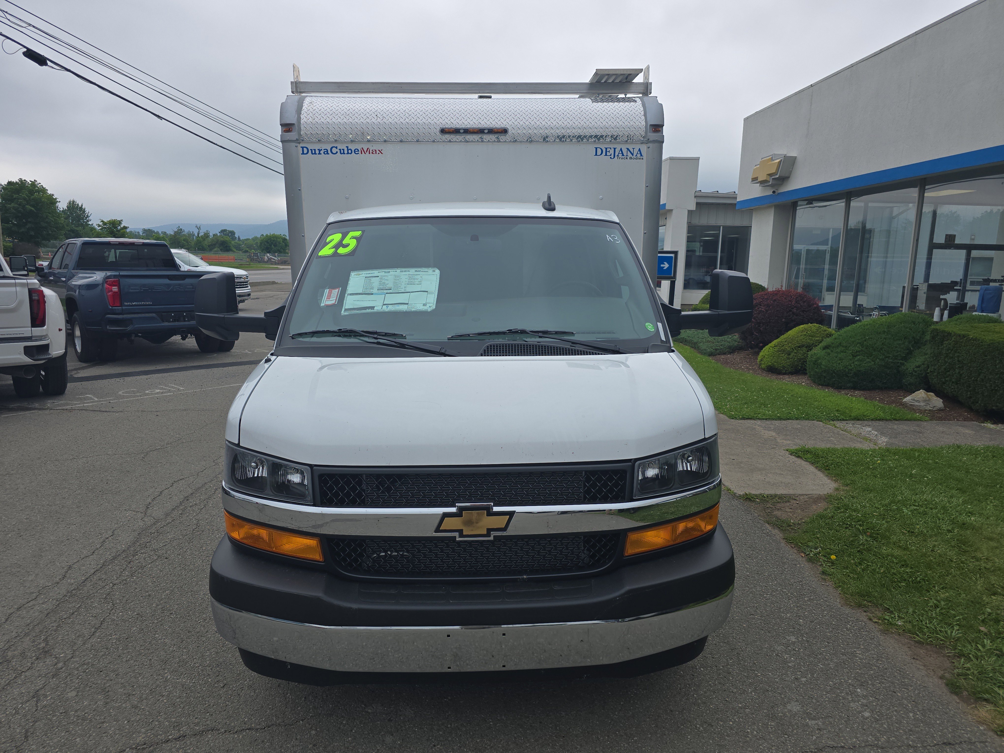 New 2025 Chevrolet Express 4500 Extended w/ Power Convenience Package image 10