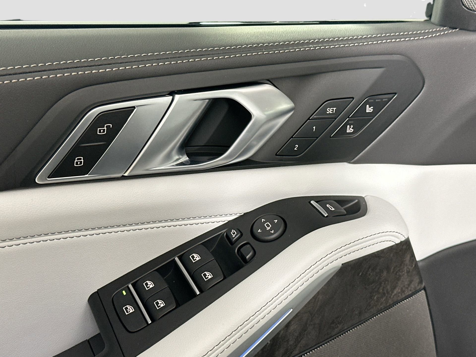 New 2026 BMW X5 xDrive50e image 18