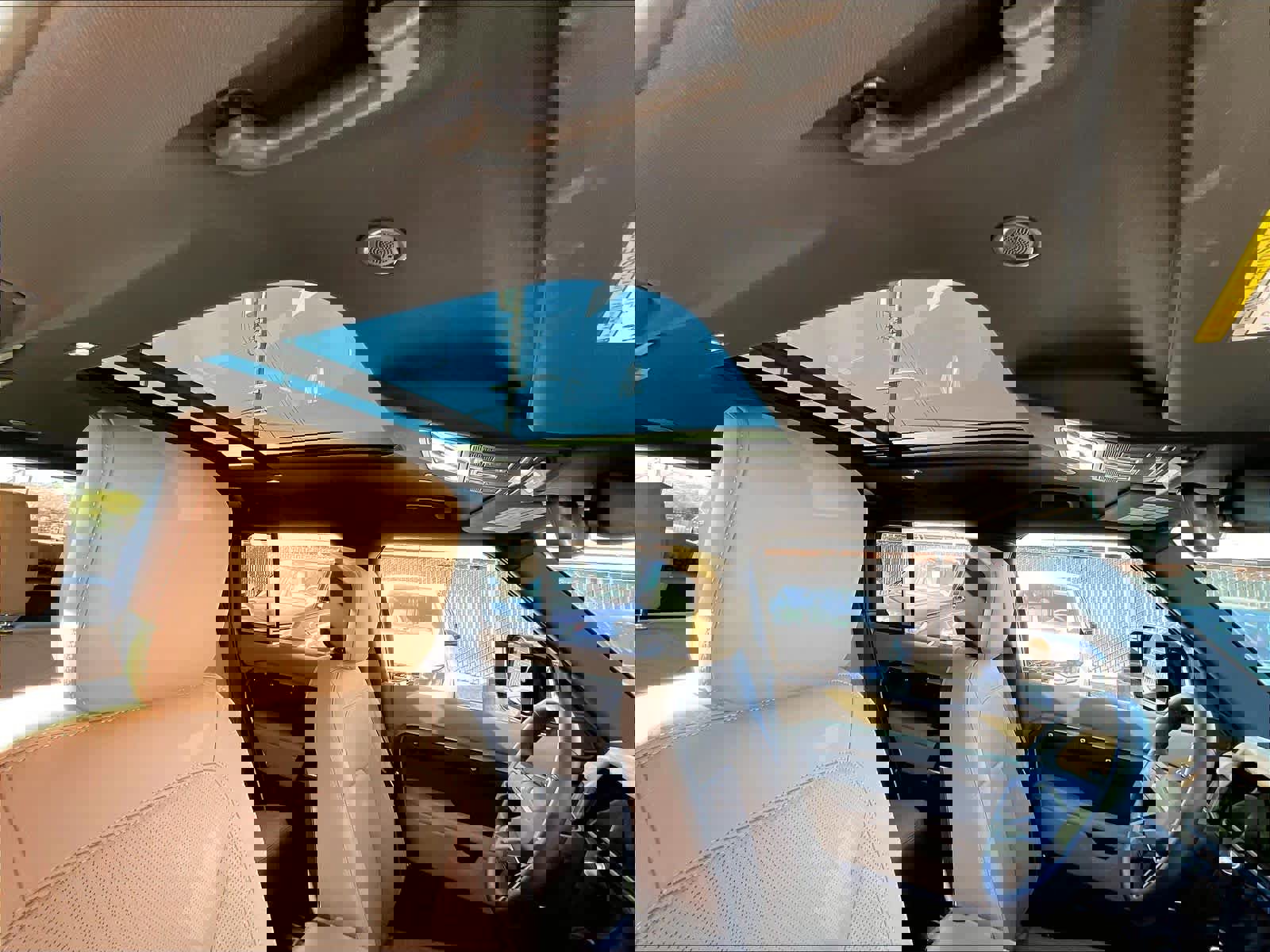 Used 2025 Land Rover Defender 110 X-Dynamic SE image 23