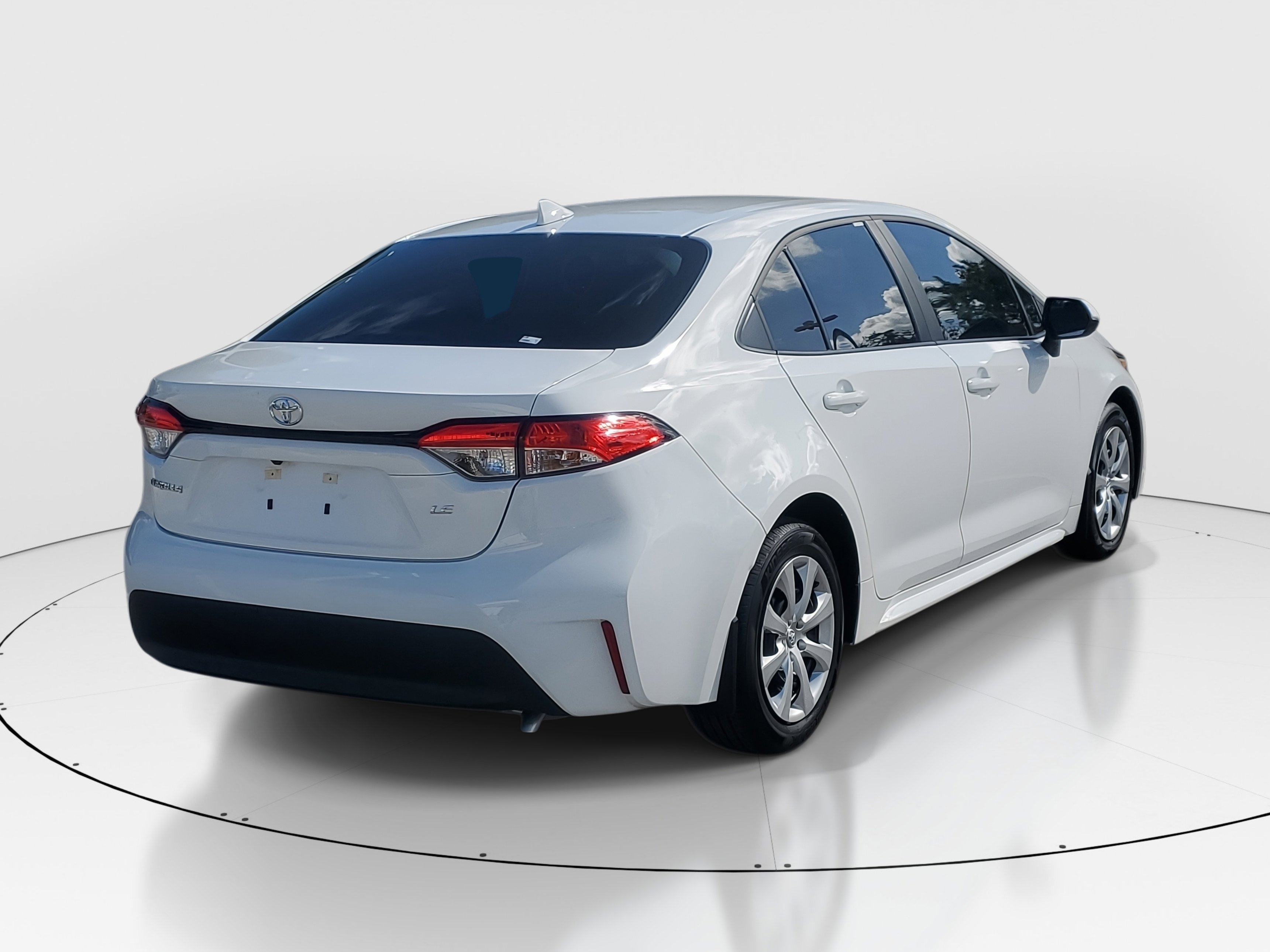 Certified 2025 Toyota Corolla LE image 3