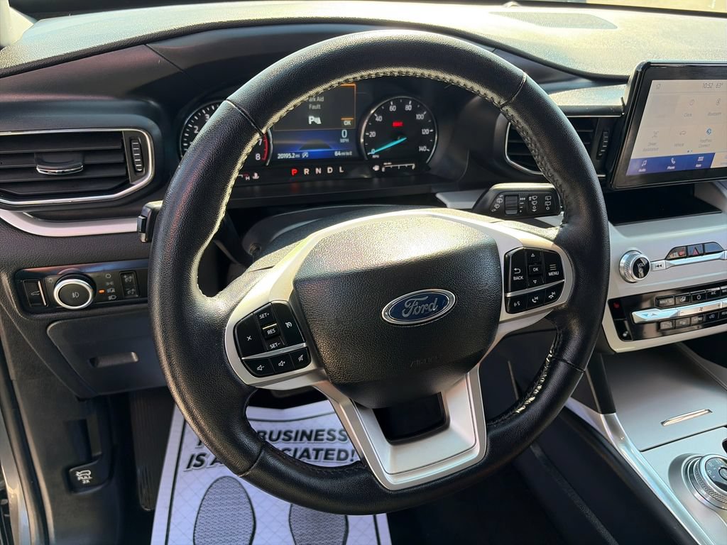 Used 2024 Ford Explorer XLT w/ Equipment Group 202A AWD/4WD image 18