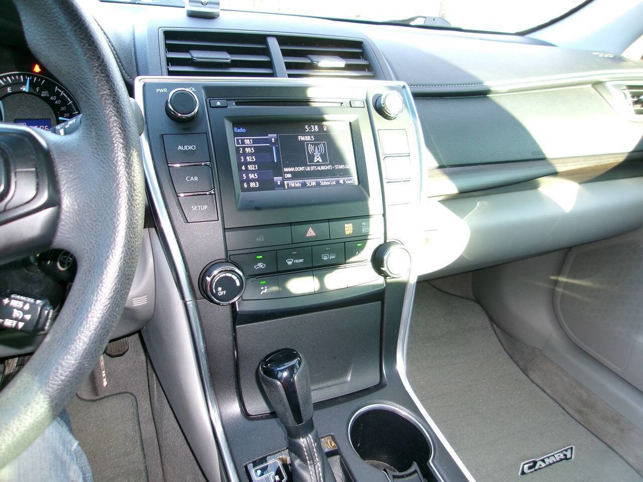 Used 2015 Toyota Camry LE image 10