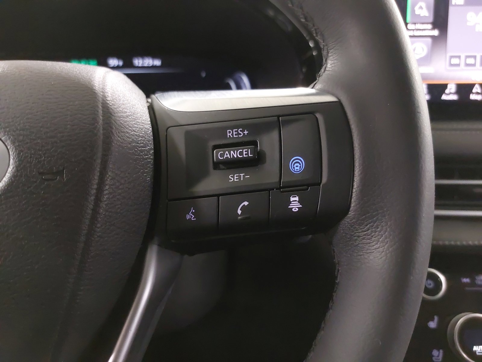 Used 2023 INFINITI QX60 Luxe w/ Performance Audio Package image 19