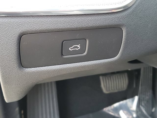 New 2026 Volvo XC60 B5 Ultra w/ Protection Package Premier AWD/4WD image 9