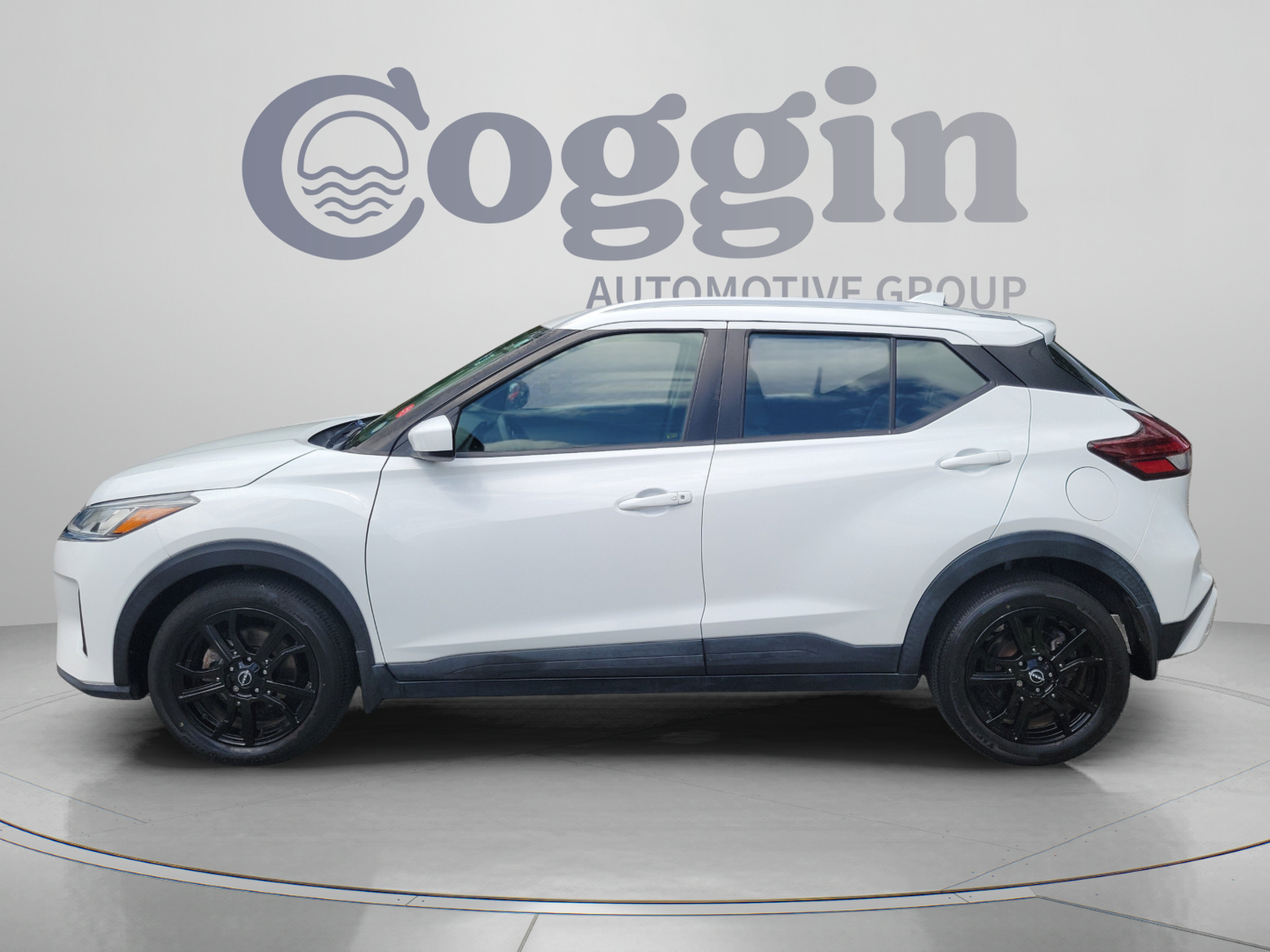 Certified 2022 Nissan Kicks SV FWD image 2