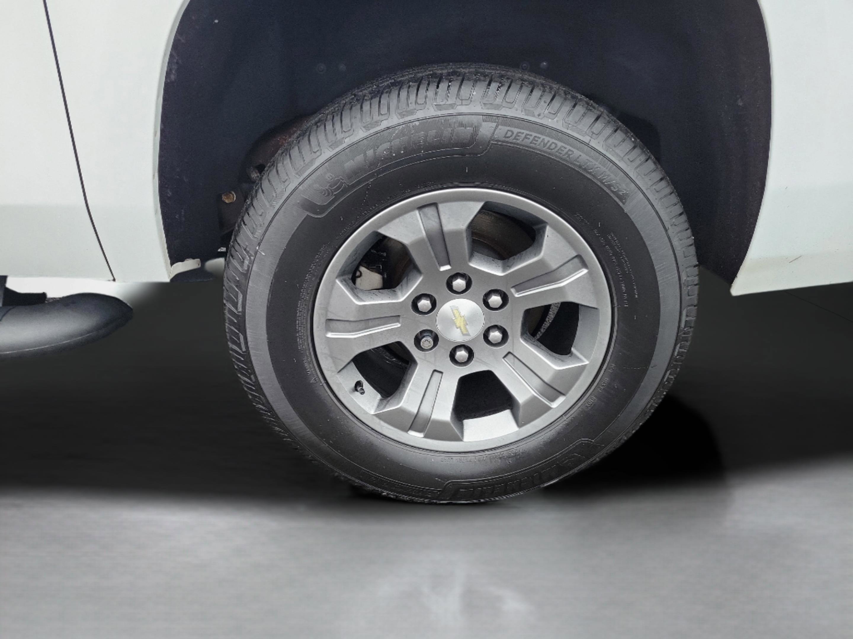 Used 2019 Chevrolet Suburban LT image 8