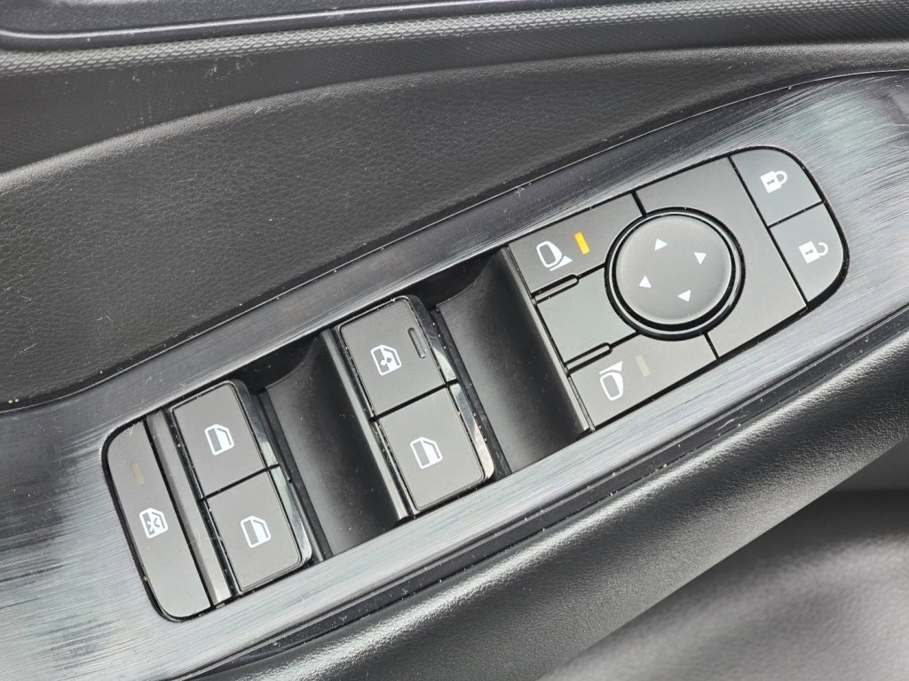 Used 2024 Nissan Rogue S image 21