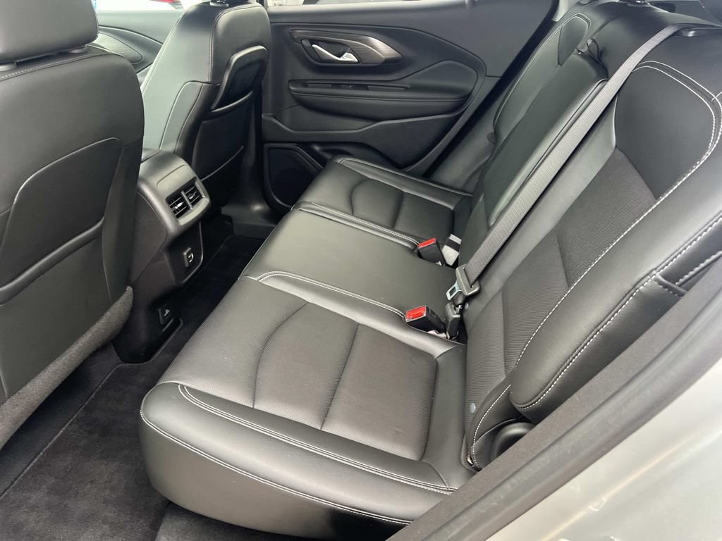 Used 2022 GMC Terrain SLT w/ Tech Package FWD image 11