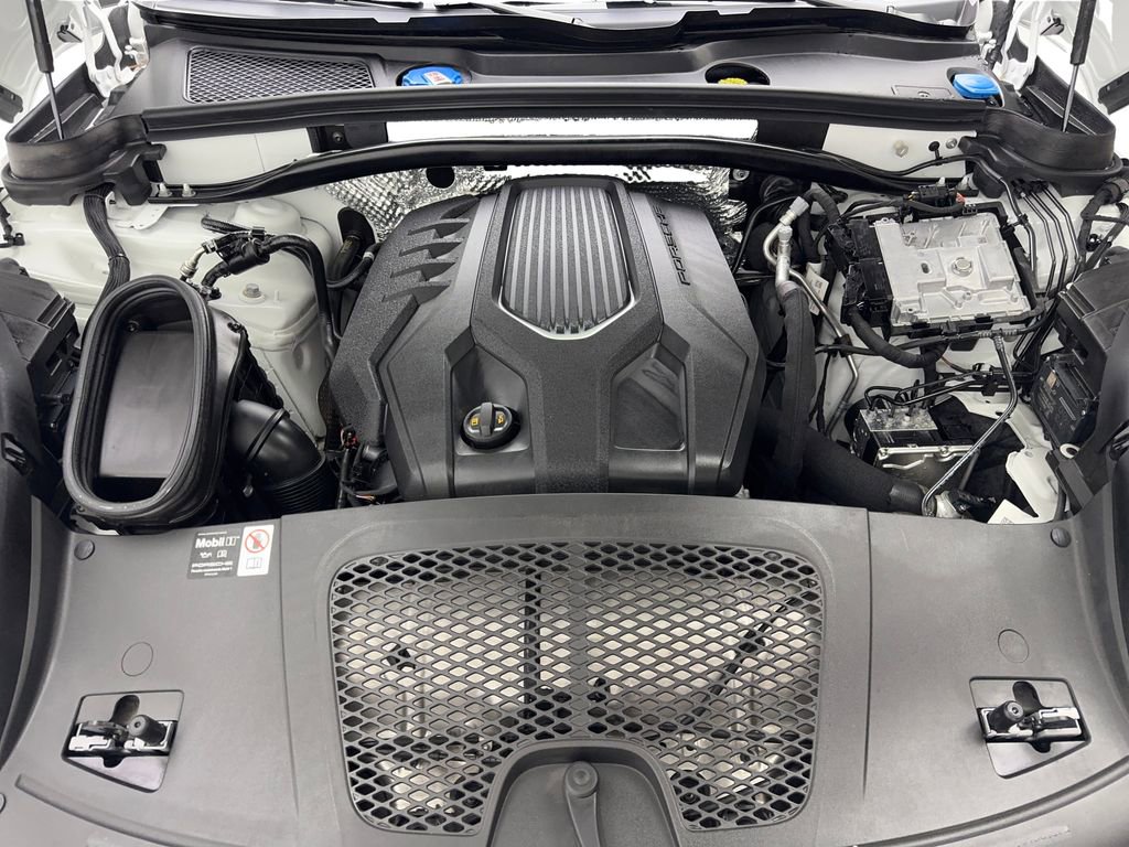 Used 2025 Porsche Macan Turbo image 72