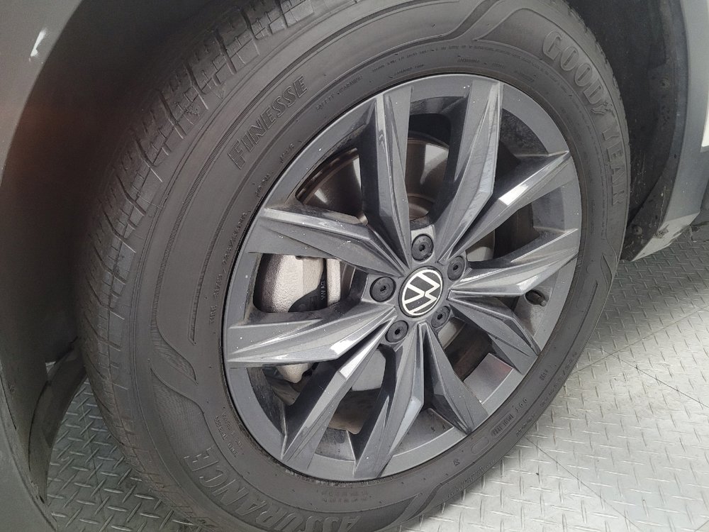 Used 2024 Volkswagen Tiguan SE image 31