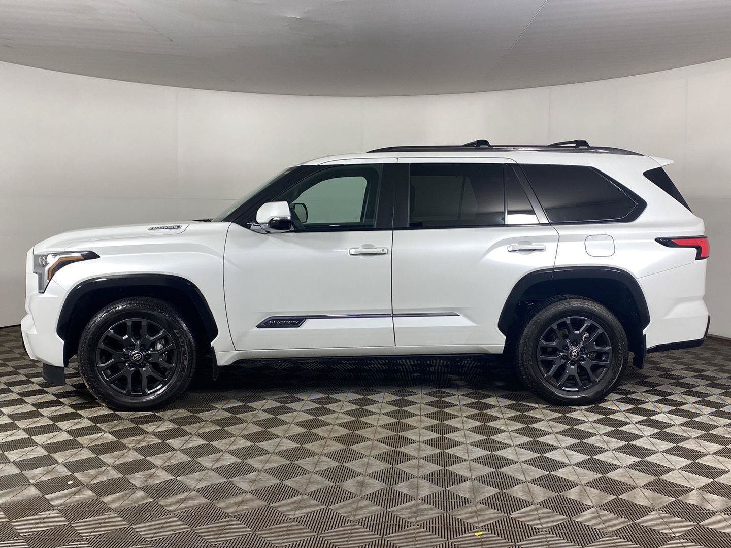 Used 2026 Toyota Sequoia Platinum AWD/4WD image 3