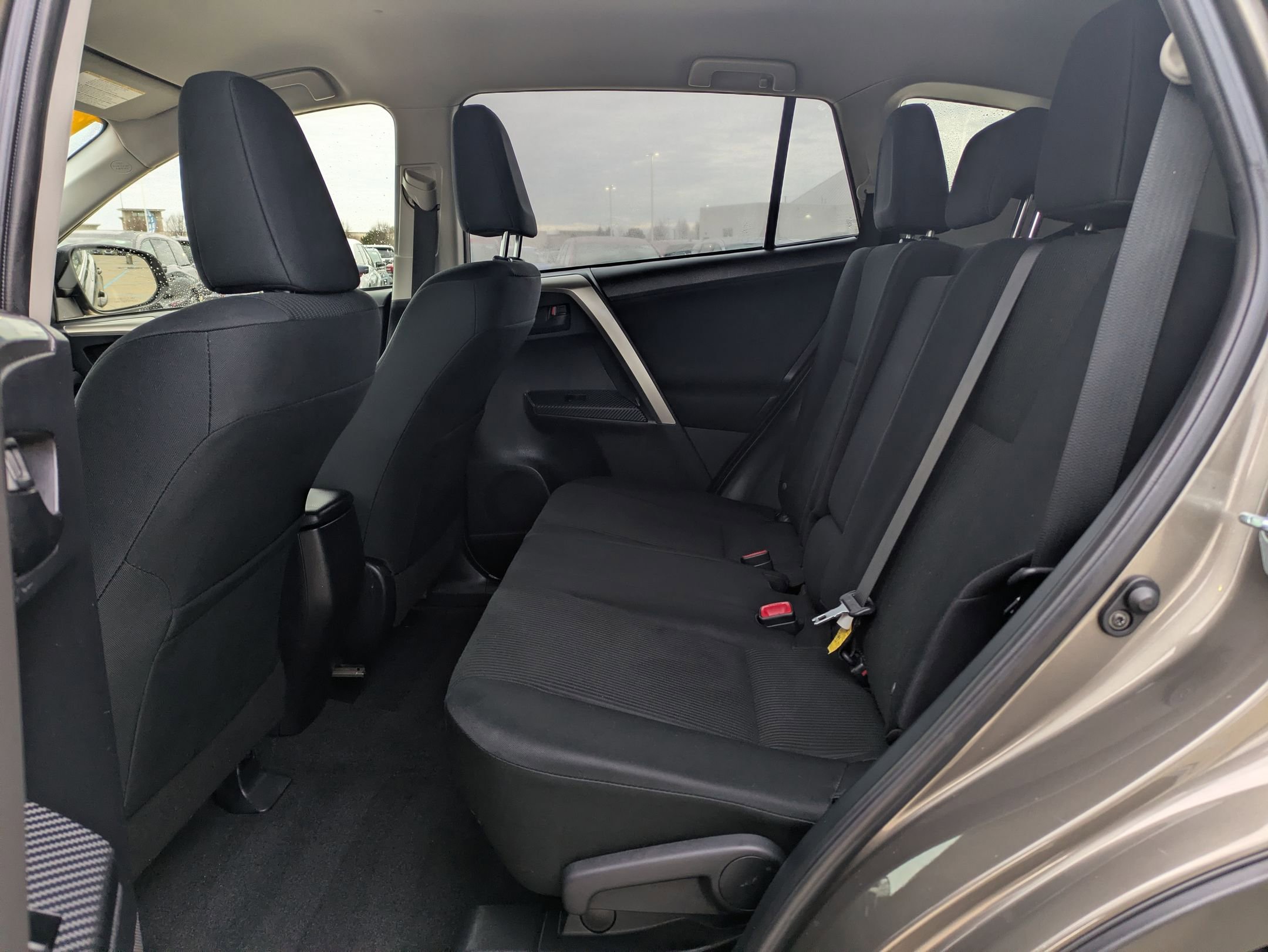 Used 2015 Toyota RAV4 LE image 20