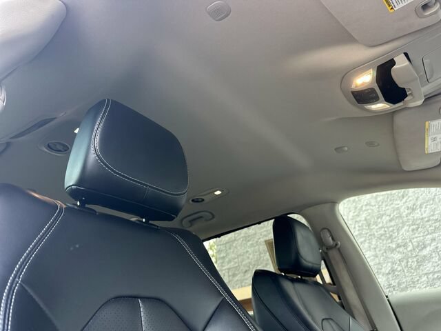 Used 2023 Chrysler Pacifica Touring-L FWD image 20