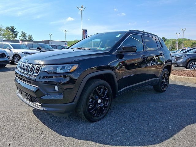Certified 2024 Jeep Compass Latitude AWD/4WD image 3