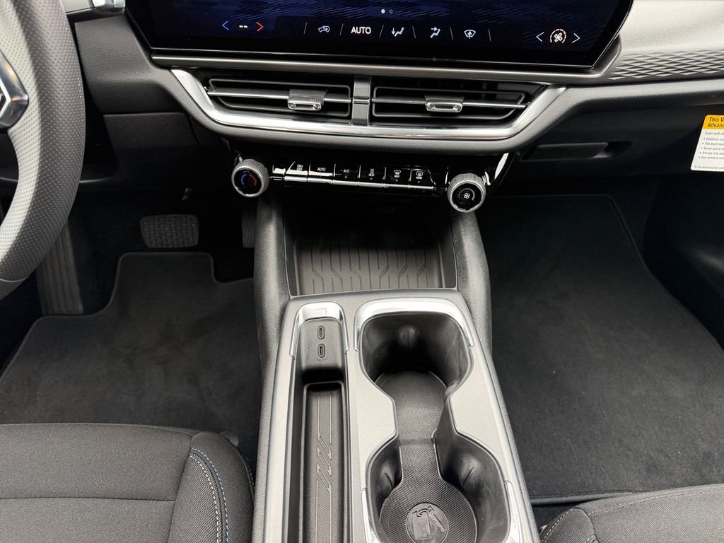 New 2026 Chevrolet Equinox EV LT w/ LPO, Blackout Package image 11