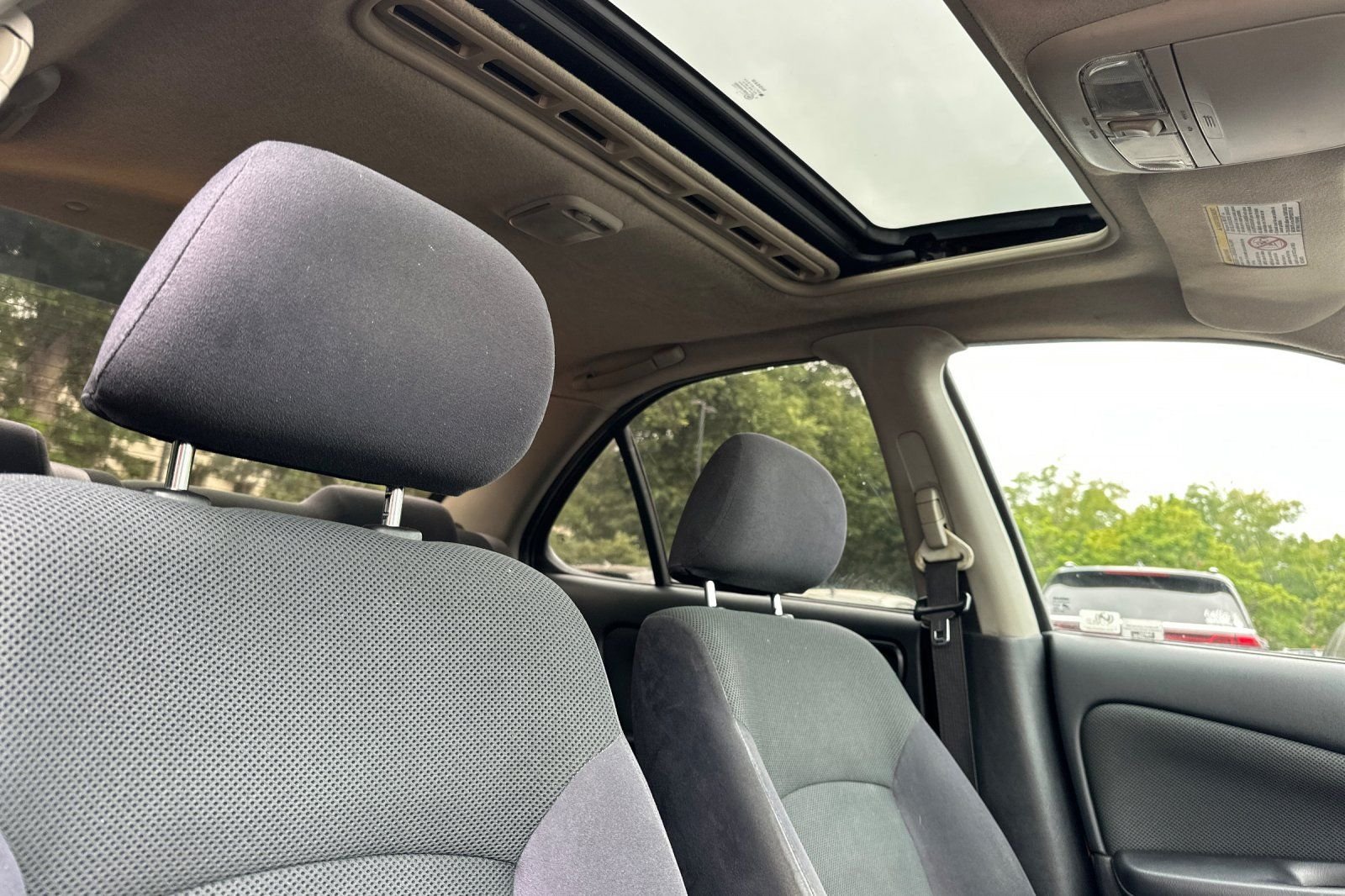Used 2006 Nissan Sentra SE-R w/ (J01) Sunroof Pkg FWD image 17