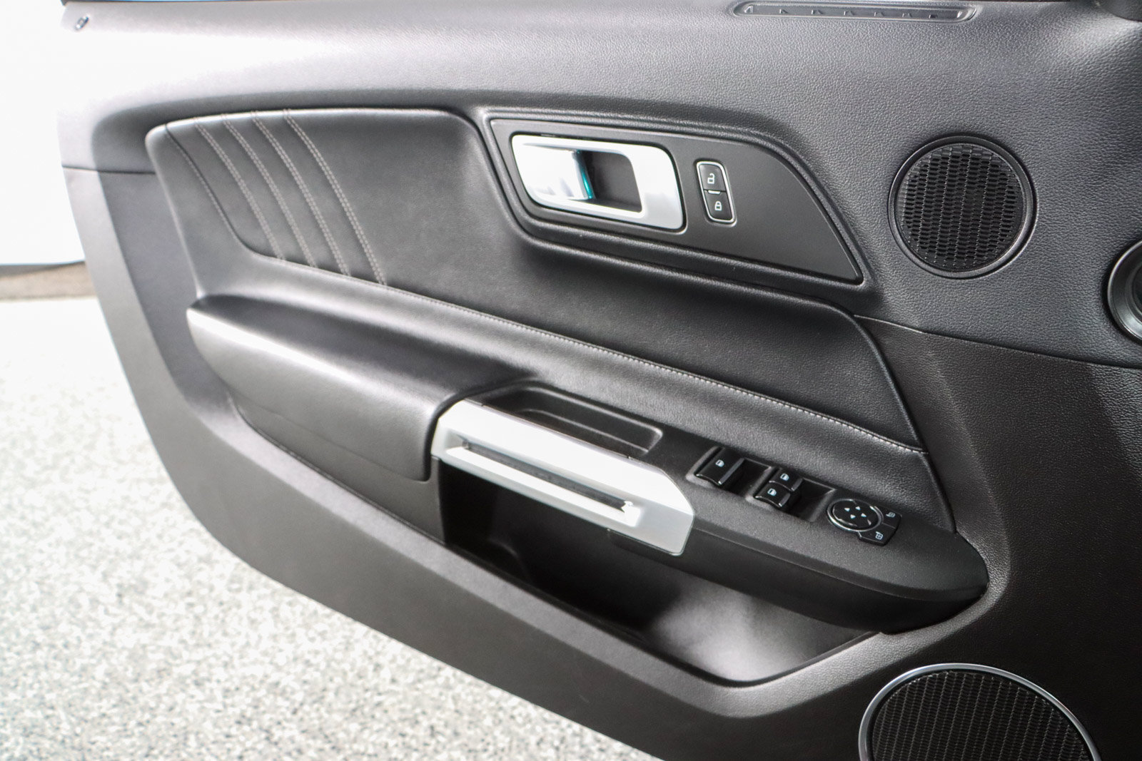 Used 2022 Ford Mustang Premium RWD image 21