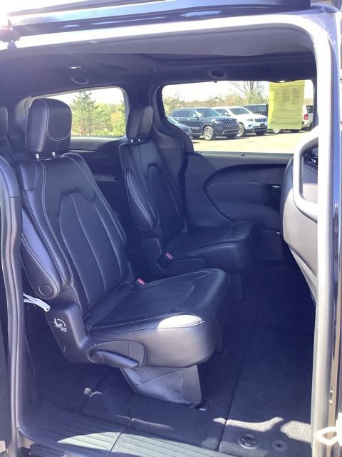 Certified 2023 Chrysler Pacifica Touring-L w/ S Appearance Package AWD/4WD image 18
