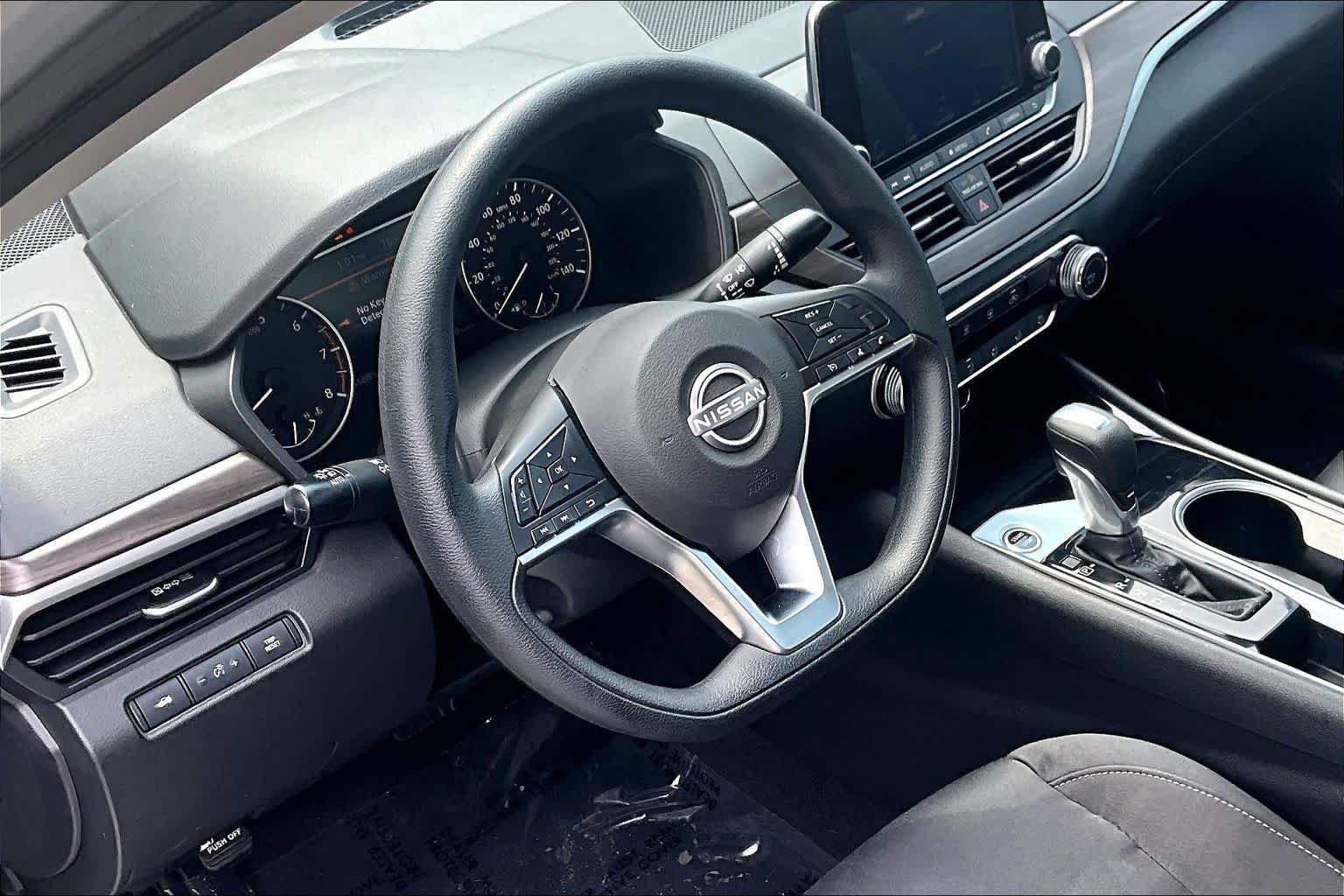 Used 2024 Nissan Altima 2.5 SV FWD image 18