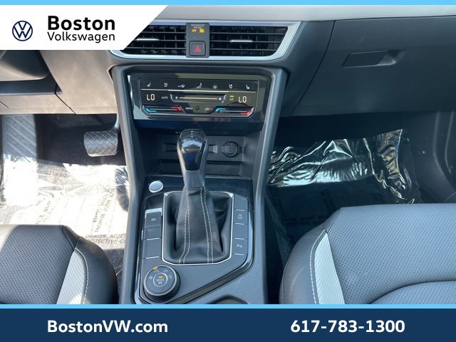 Used 2025 Volkswagen Taos SEL image 17