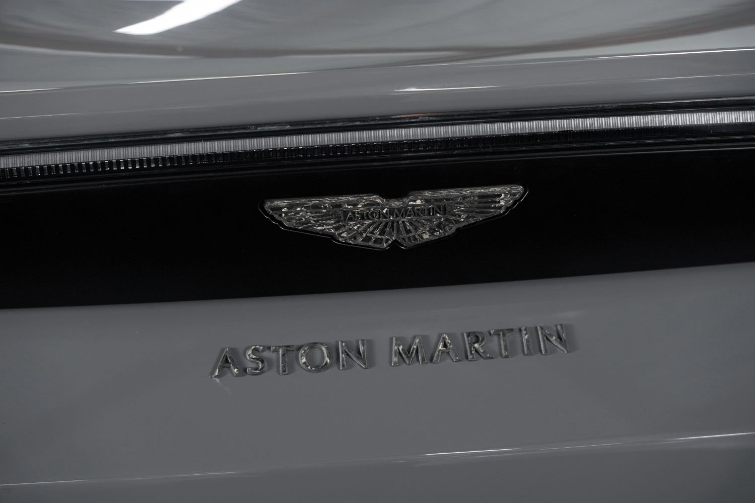 Used 2020 Aston Martin V8 Vantage AMR RWD image 25