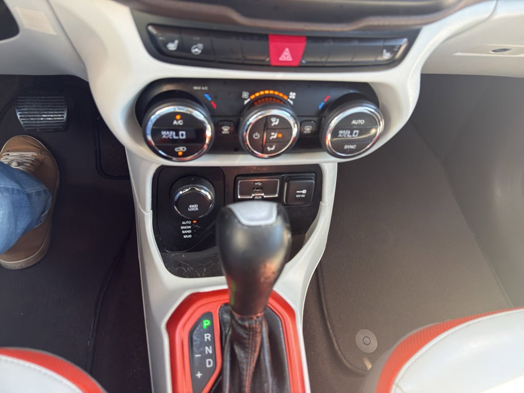 Used 2015 Jeep Renegade Limited AWD/4WD image 12