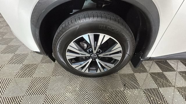 Used 2023 Nissan Rogue SV AWD/4WD image 9