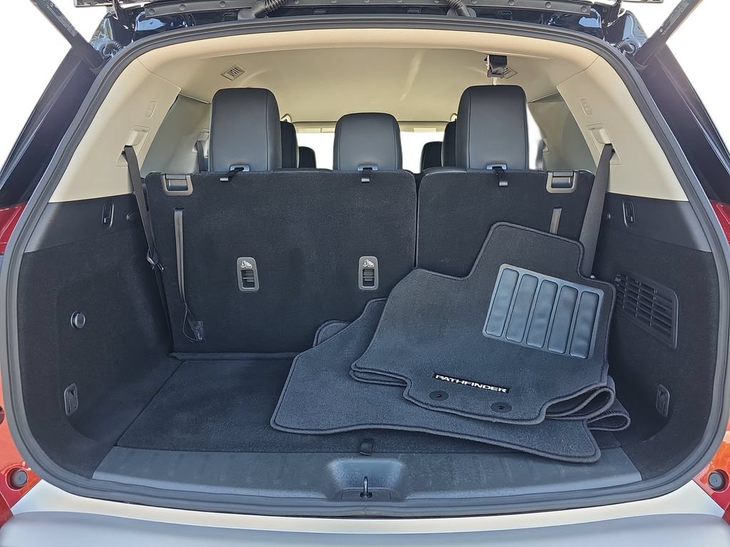 Used 2025 Nissan Pathfinder SL FWD image 29