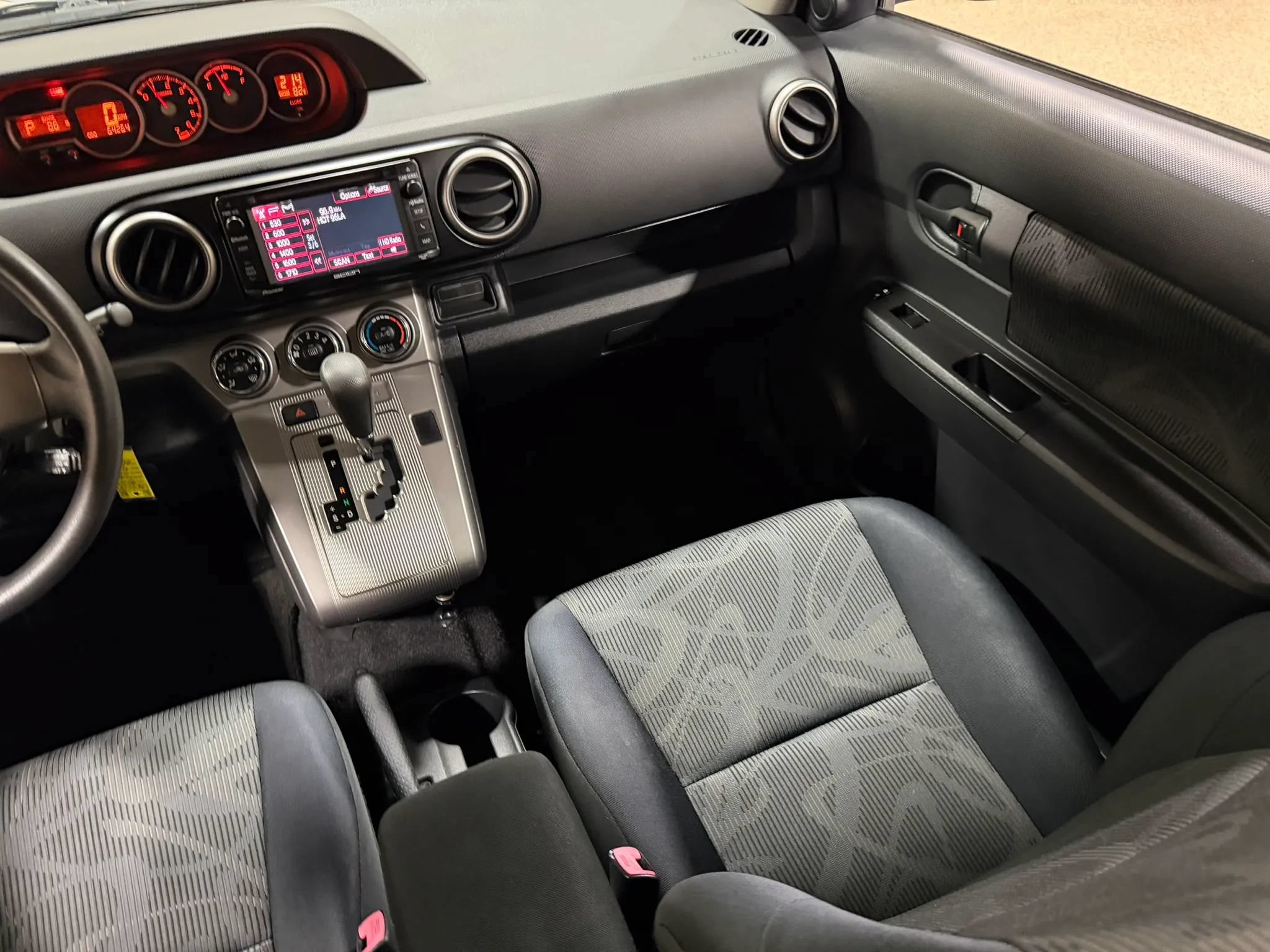 Used 2015 Scion xB FWD image 48