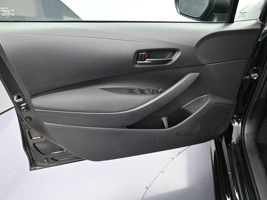 Used 2023 Toyota Corolla LE image 9