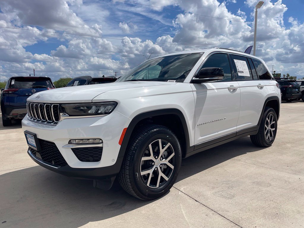 Used 2025 Jeep Grand Cherokee Limited w/ Luxury Tech Group II RWD image 3