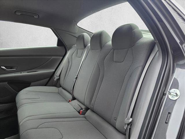 Used 2023 Hyundai Elantra SE w/ Cargo Package image 16
