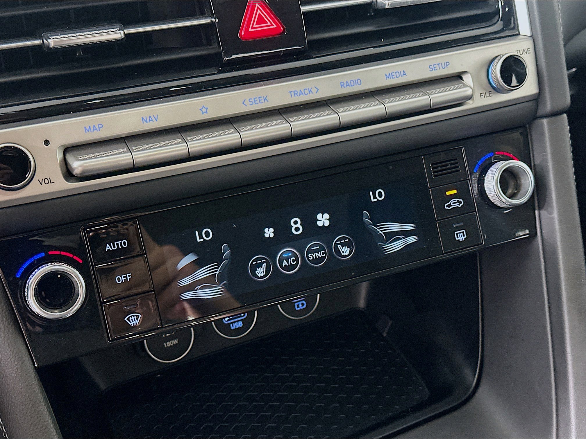 Used 2025 Genesis G70 2.5T image 24