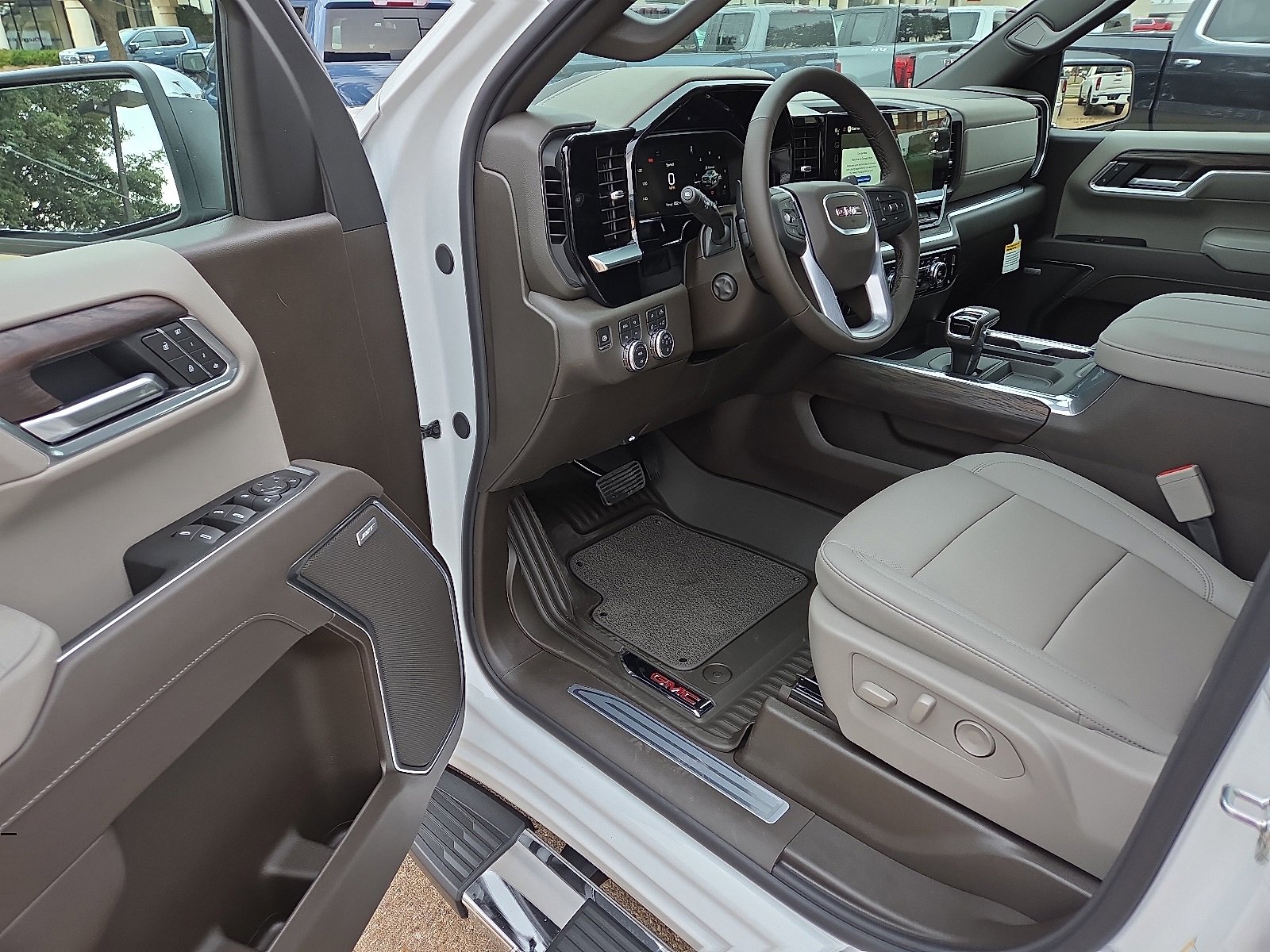 New 2026 GMC Sierra 1500 SLT image 10