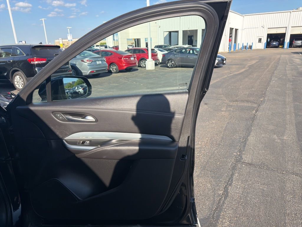 Used 2023 Cadillac XT4 Premium Luxury image 33