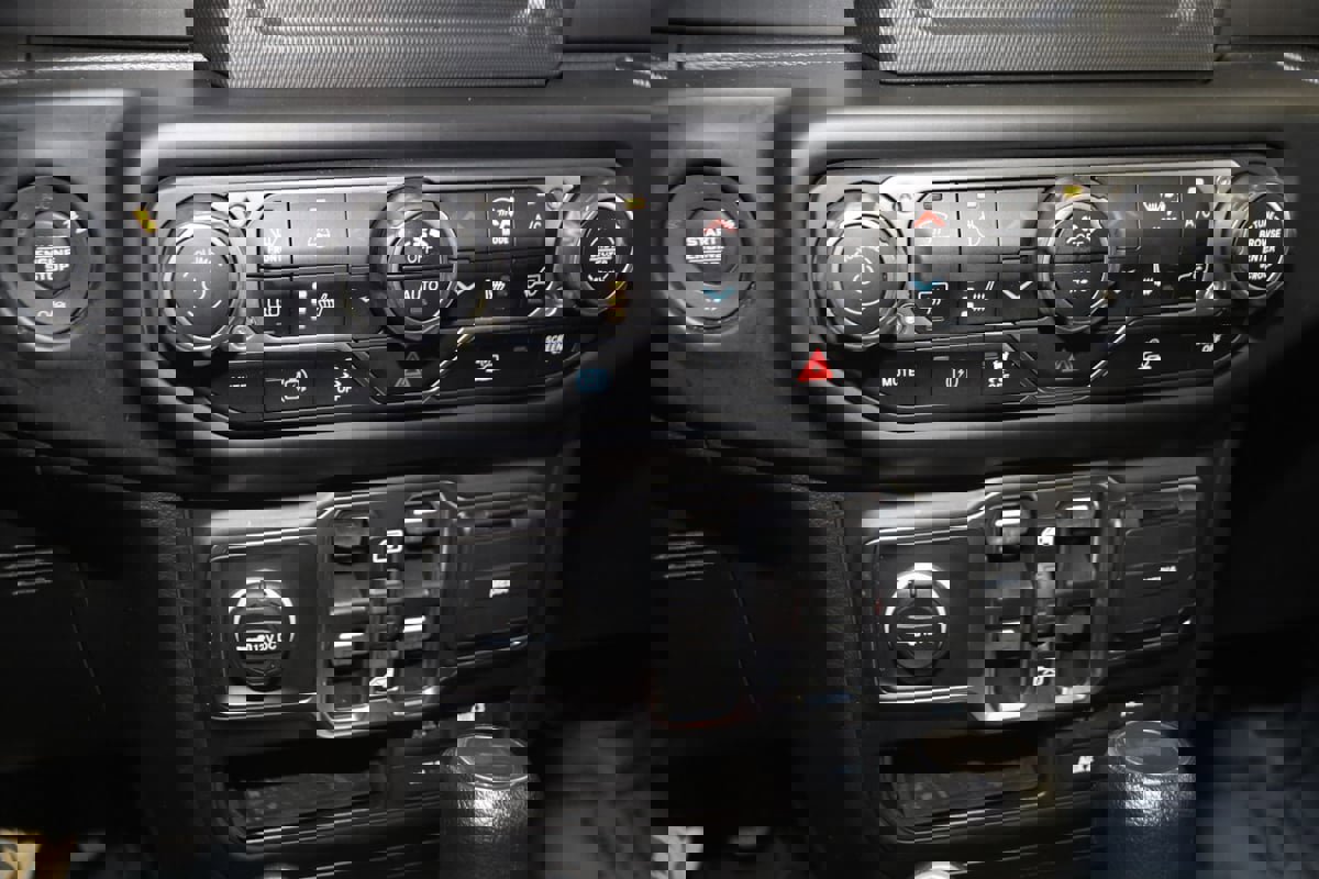 Used 2023 Jeep Wrangler Unlimited w/ Cold Weather Group image 25