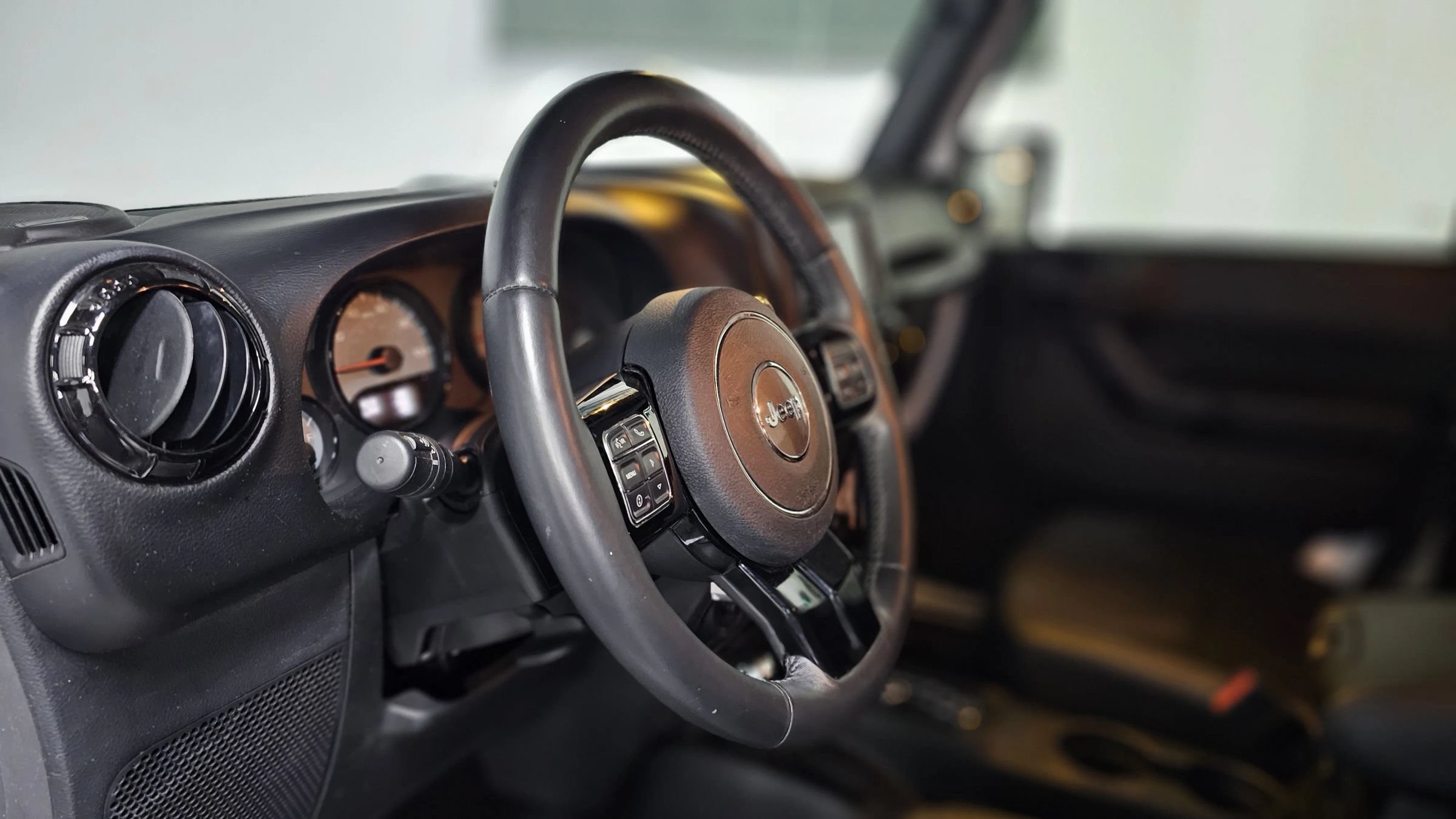 Used 2017 Jeep Wrangler Unlimited Sahara AWD/4WD image 13