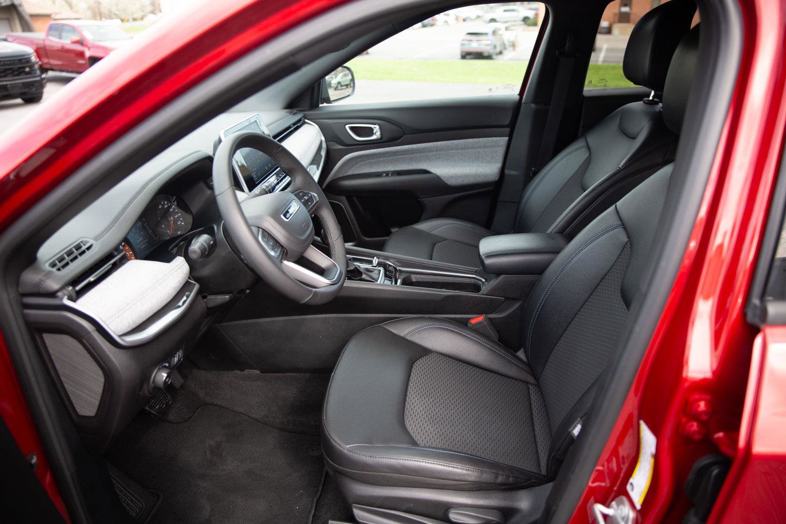Used 2025 Jeep Compass Latitude AWD/4WD image 20