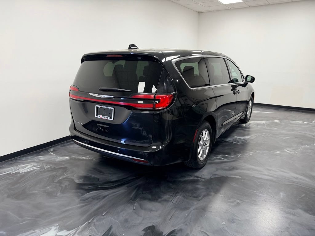 Used 2023 Chrysler Pacifica Touring-L FWD image 24