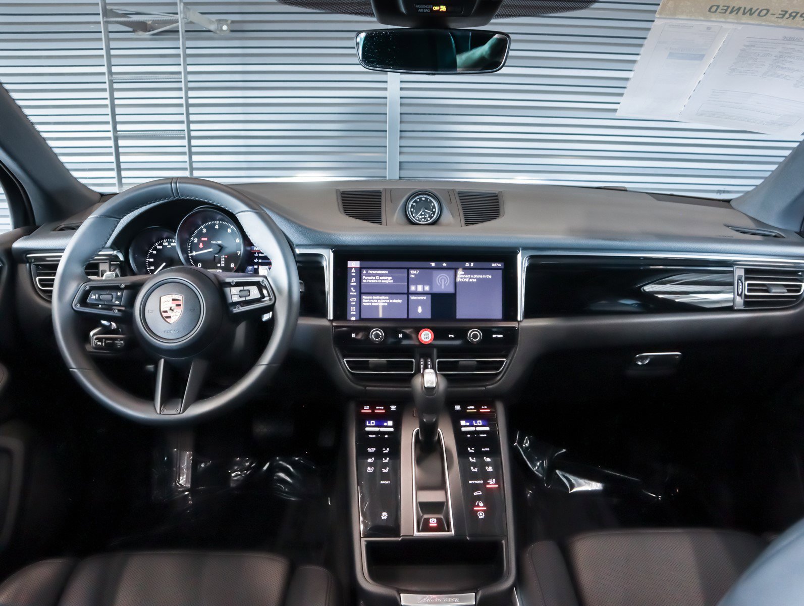 Used 2025 Porsche Macan image 14