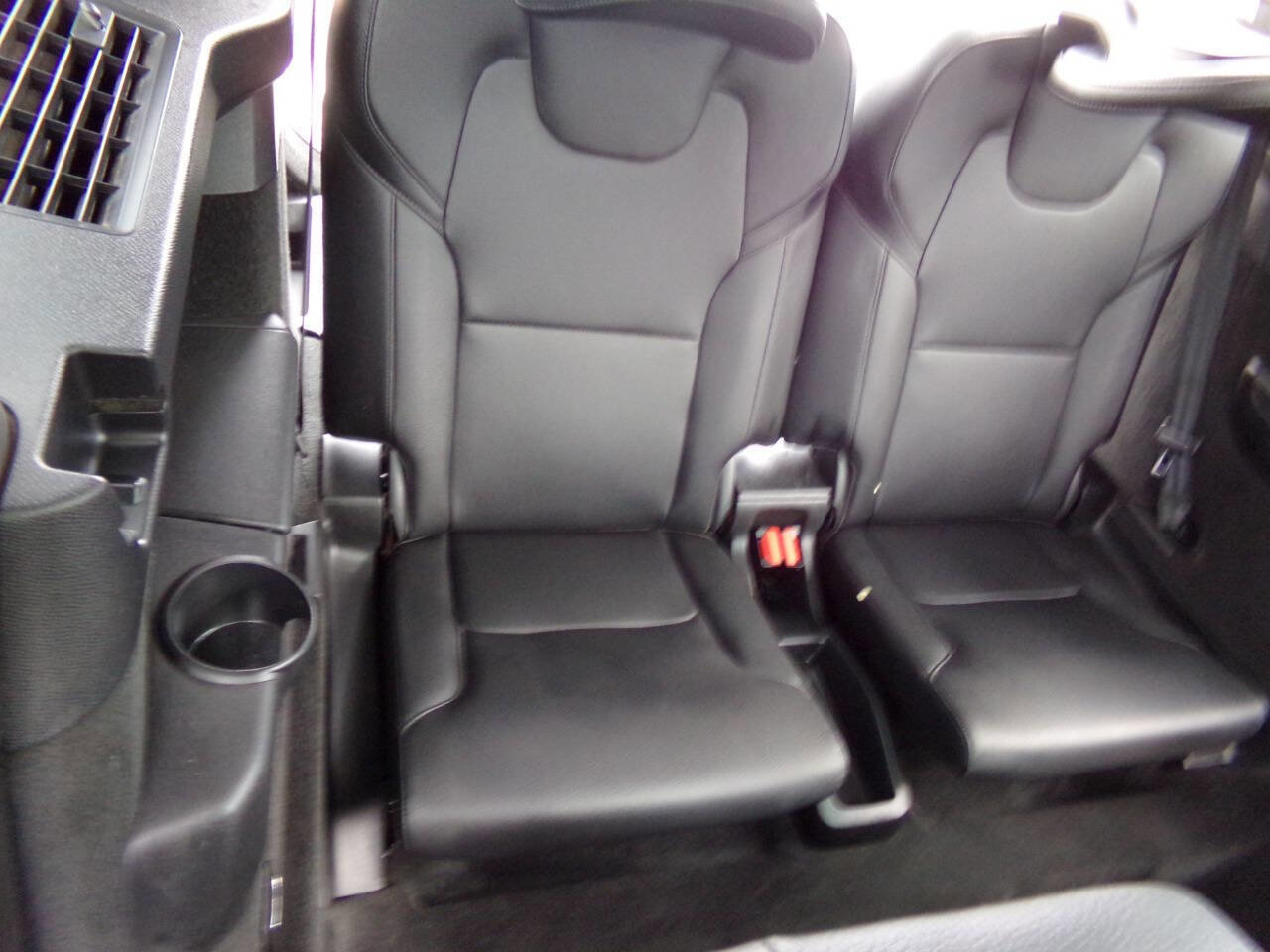 Used 2016 Volvo XC90 T6 Momentum w/ Momentum Plus Package image 23