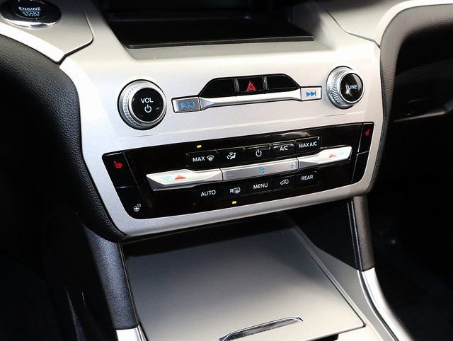 Used 2022 Ford Explorer XLT w/ Equipment Group 202A AWD/4WD image 21