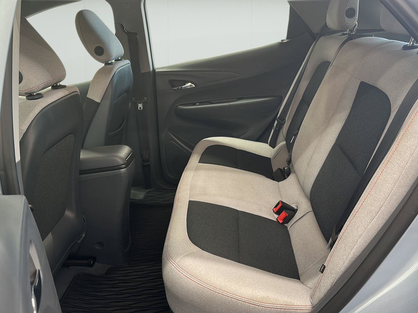 Used 2017 Chevrolet Bolt LT FWD image 27