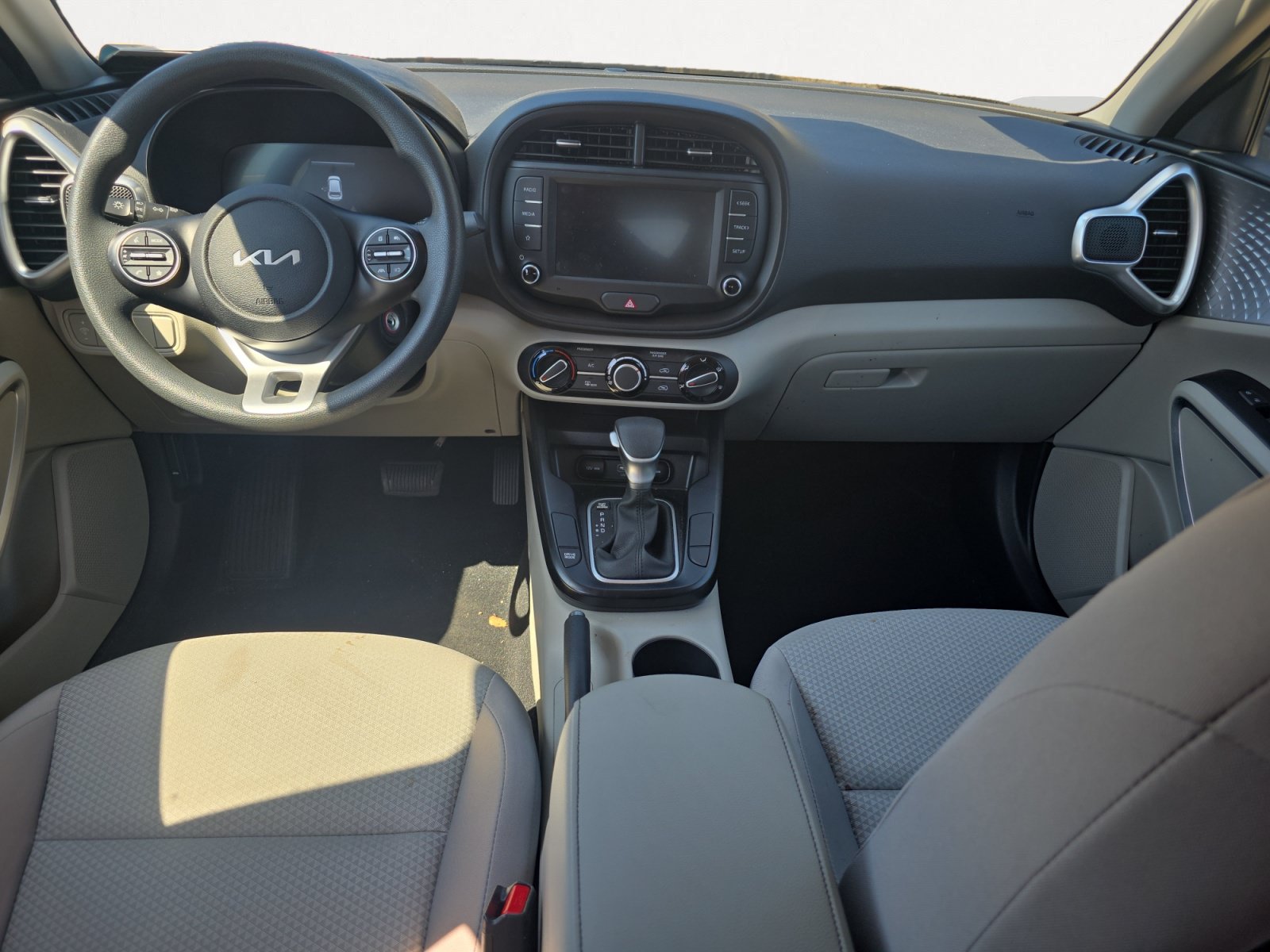 Certified 2025 Kia Soul LX w/ LX Technology Package FWD image 2